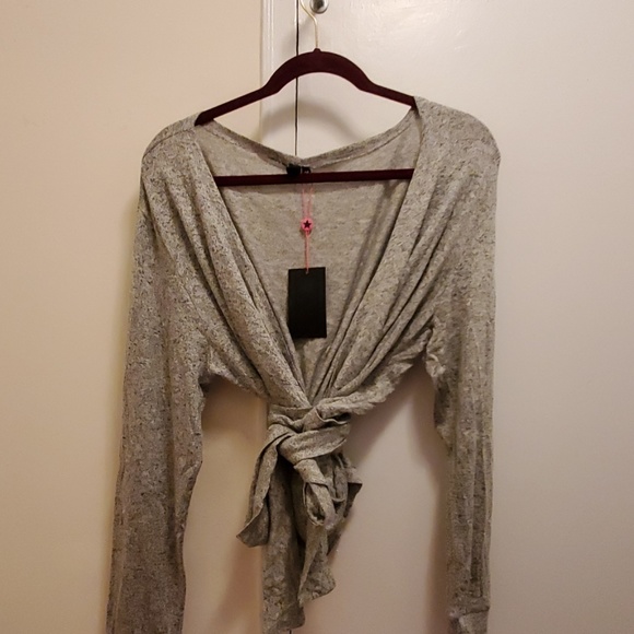 Gray long sleeve wrap crop top - Picture 2 of 3